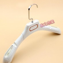 衣之恋架 服装店女士白色裂纹扁勾衣架 婚纱摄影店衣架批发