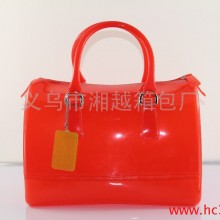 供应湘越箱包42*25红色镜面革时尚手提包