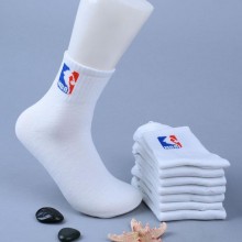 厂家批发爆款运动袜 男士地摊夜市运动袜子批发 全年热卖男袜