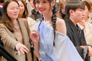 28岁郑爽22岁关晓彤到会同场活动年纪和颜值哪个更重要